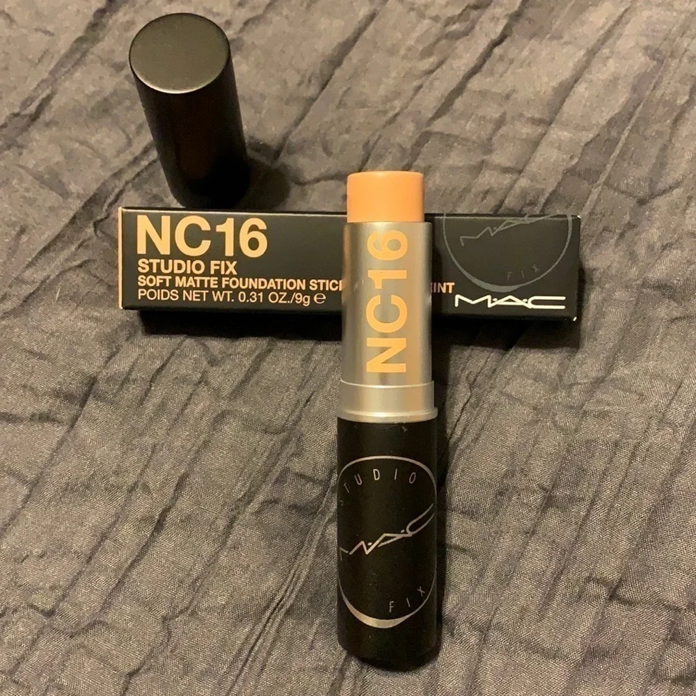 MAC NC16 Studio Fix Soft Matte Foundation Stick